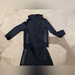 Kids Nike Tech Black hoodie and sweat pants Size L